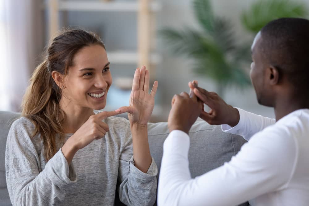 Using sign language while dating a deaf person